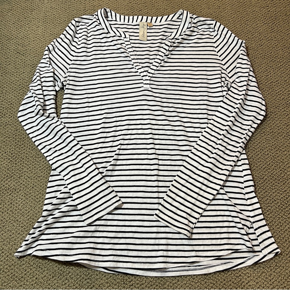 Allison Joy Women’s Striped Long Sleeve V-Neck Top